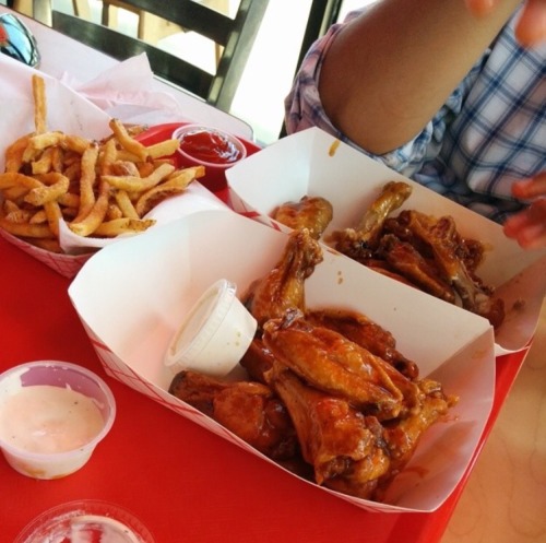 solarsematary:  subzeros:  drinkmorewoder:  afro-arts:  ATL Wings  www.atlwings.com // IG: atlwingschandler - IG: atlwingsphoenix  Chandler, AZ  Phoenix, AZ  CLICK HERE for more black owned businesses!    You can tell this is in the hood somewhere  I