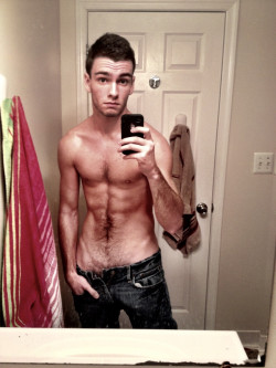 ju68:  nakedguyselfies:  Naked Guy Selfies,