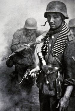 historicaltimes:  German Soldiers in Action, WW2 