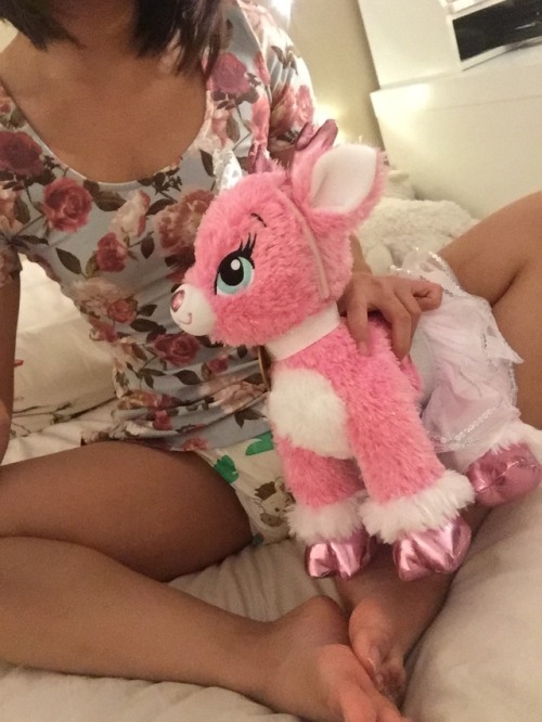 kittysmashh:  smalllittlething:  New stuffies! Stella on the left is an unicorn with a rainbow tail!  Cupcake on the right is from Build-a-Bear! She smells like cupcakes (sooooo yummy), and I picked her a tutu and a bow head band! I actually wanted the