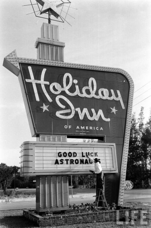 Holiday Inn(Ralph Morse. 1961)