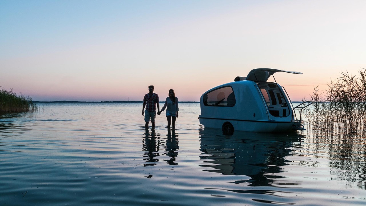 girrlscout:  archatlas:  Sealander  The Sealander is a caravan and yacht in one.