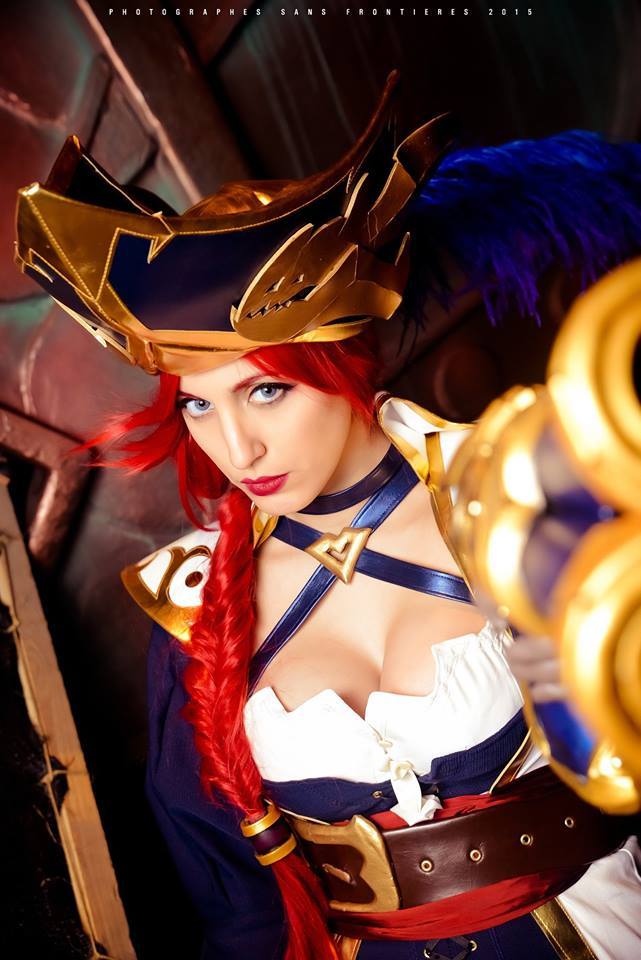 league-of-legends-sexy-girls:  Miss Fortune Cosplay