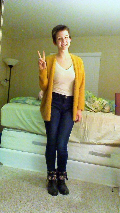 Daily Outfit! Last week I wore my new shag cardigan from Forever 21 with a plain white V-neck undern