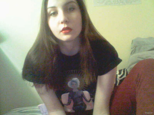 stargates:  i wanted pics of me wearing my stv shirt!