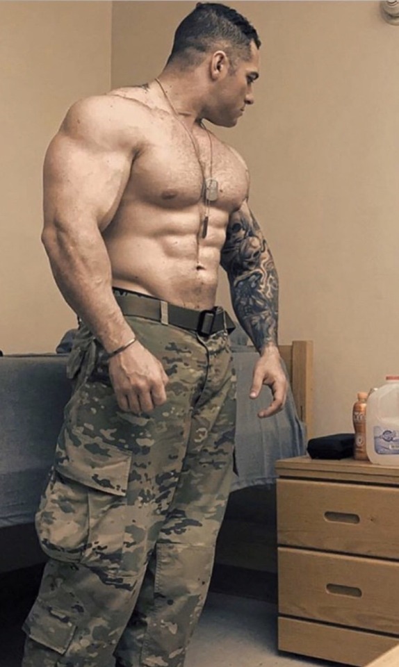 athleticbrutality:visuallystimulatingpics:Ready for war