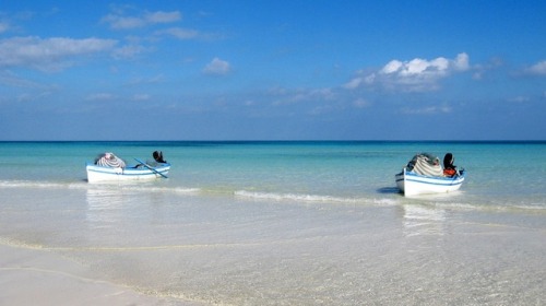 Posted : tinamotta.tumblr.comFonte : www.pixabay.com - roofed boats 342853_960_720