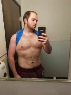 deammo:Went to the gym for the first time in almost two weeks and decided to channel my inner D-bag. I was lazy after New year’s, but it’s time to get back to cutting.