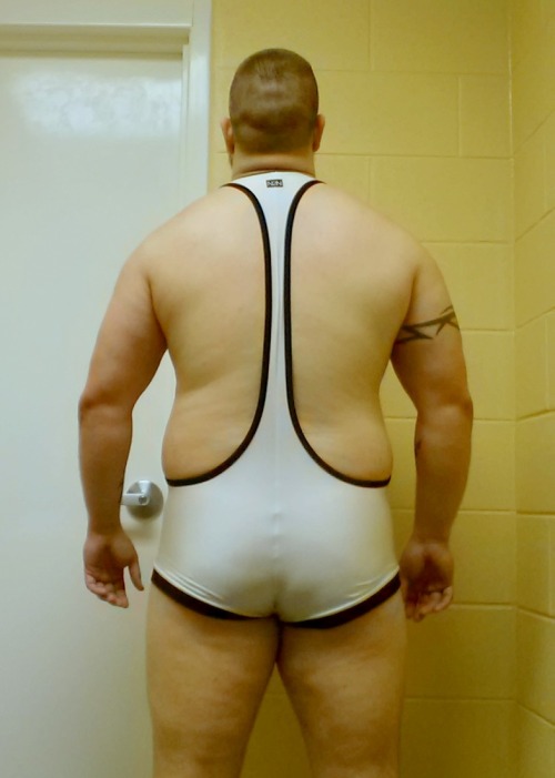 thetankdozer:  ryanhants:  foxbear:  *Disrobing, Part III* In the same vein (vain? *lolz*) as some of the previous singlet pics, I decided to do a 3-part photo series this evening, depicting the post-lifting disrobing process.  It actually ended up being