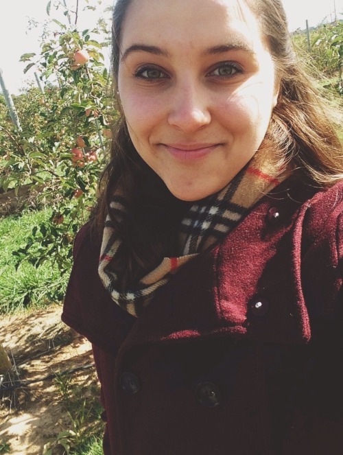 danascvllys:apple picking and chill