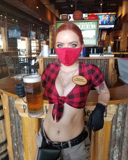 breastaurant-girls:  Happy #SundayFunday