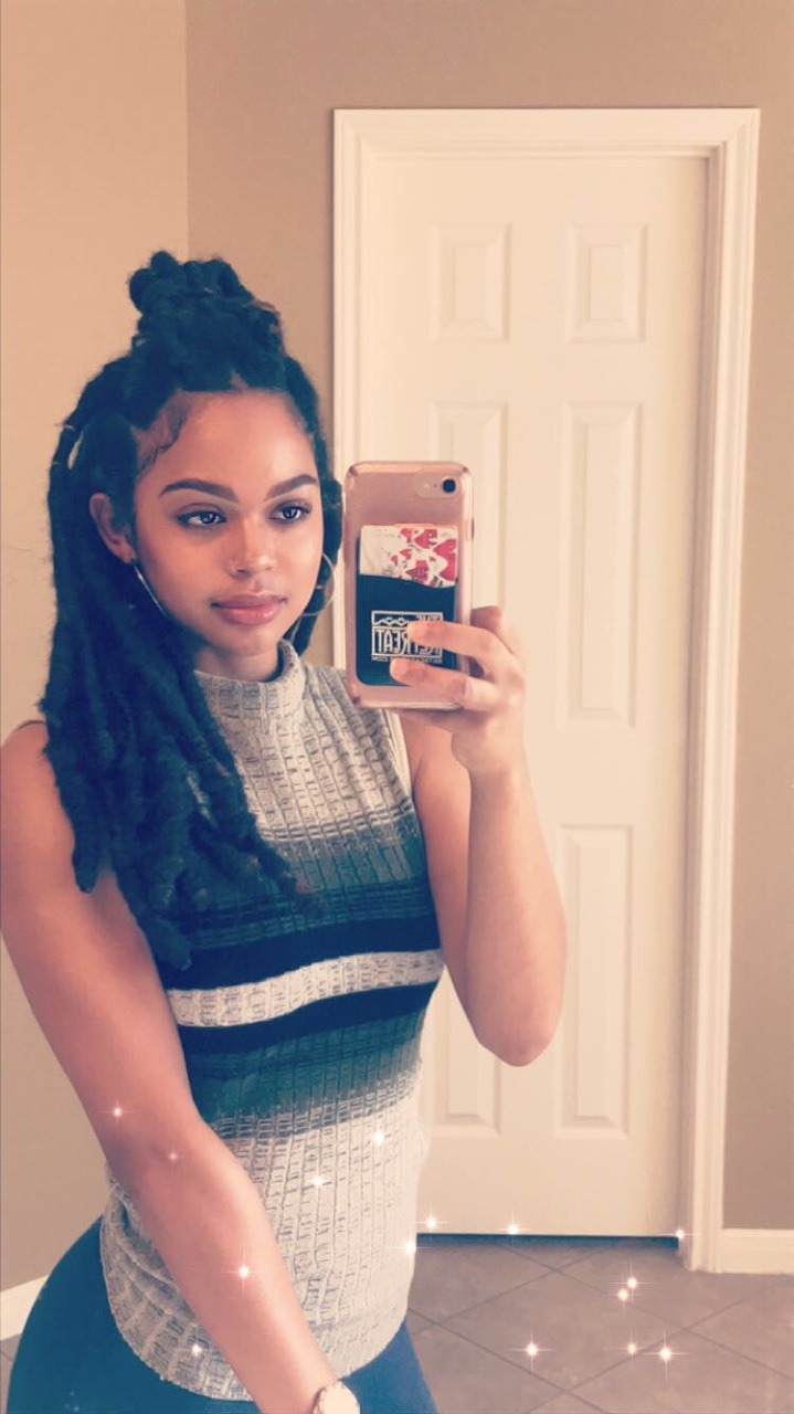 lilpicassa:  im the hipster bitch who gave him telepathy  Damn she&rsquo;s a20!!!