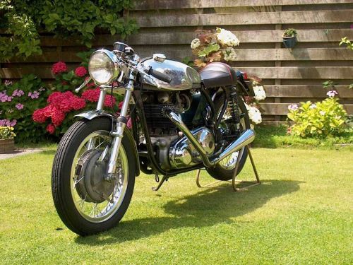 garageprojectmotorcycles: How do you like this Norton cafe racer?Apparently it was the first cafe ra