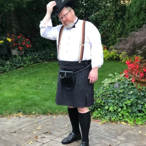 Lance proves that even the lightweight RRRip kilt can look like a million bucks with a few accessori