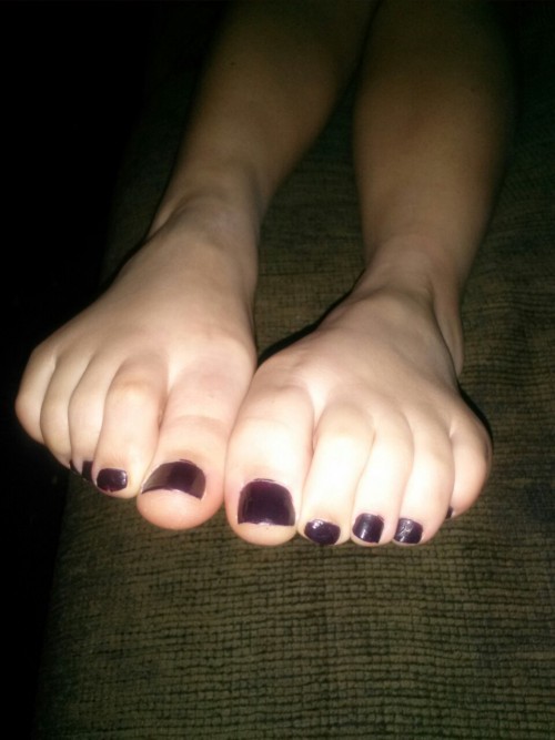 leiasfeet:Badly need them kissed and licked, anyone?