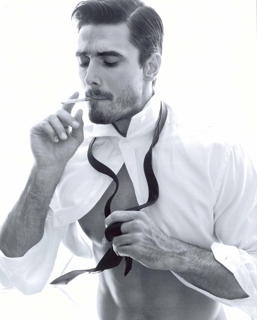 malebodyperfection:  Lucas Gil