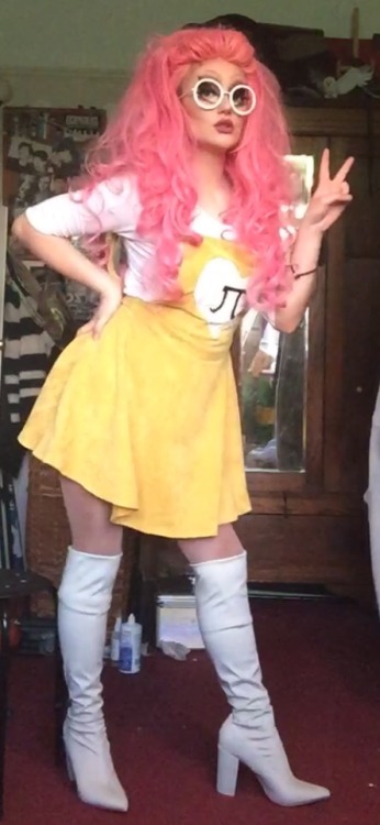 twentyone-sinners: Finally finished my IQ Kitty cosplay!!