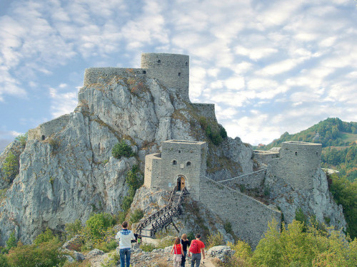 Srebrenik Fortress, the best-preserved medieval fortress in Bosnia and Herzegovina (by Antti_Tuzla).