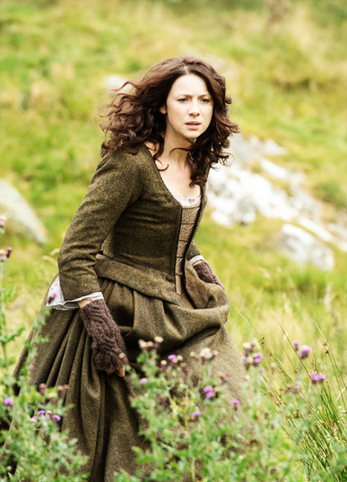 fuckyeahcostumedramas:Caitriona Balfe in ‘Outlander’ (2014). x