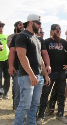 oklahomahottie:Thick and bearded:-)