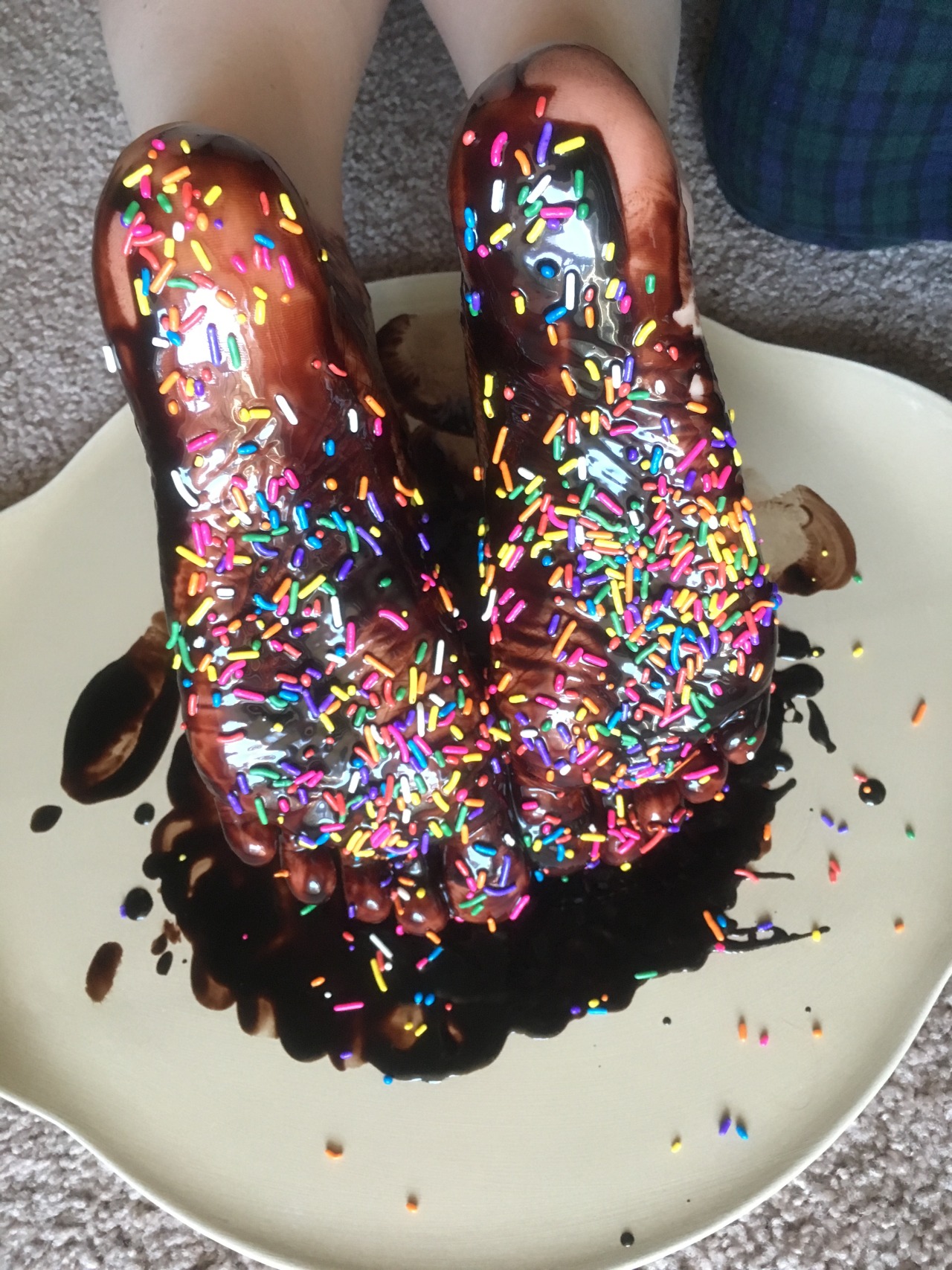 tastycummyfeet:  feetofmarleyquinn:  Someone requested some more sprinkle pics; I