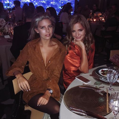 hottygram: @LaMer dinner with my lovely @milliemackintoshofficial X by tashoakley