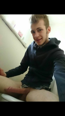 Nackteschweine4You: Nothing-Gay-Bttm:  Good Boy. He Does All I Want !!!   Dave. 18