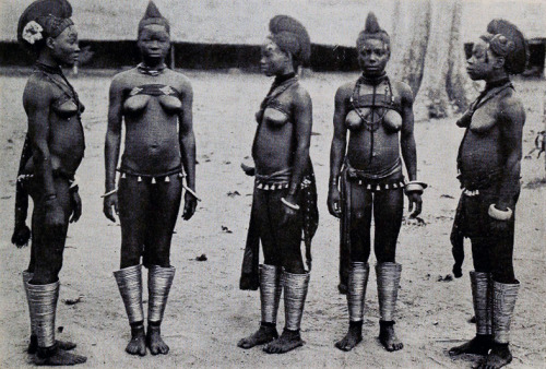 ukpuru:  ukpuru:  IN GALA DRESS These [Igbo] porn pictures