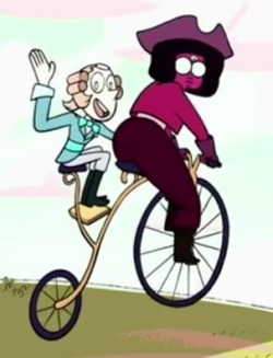 elasticitymudflap:  ok i know this will probably be played off as ‘buddy had no idea how to describe a warp pad and steven and connie probably didn’t pick up on that fact and just imagined it like this’ but i rEALLY WANT TO BELIEVE GARNET AND PEARL