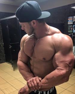 whitepapermuscle:  Mac Robinson