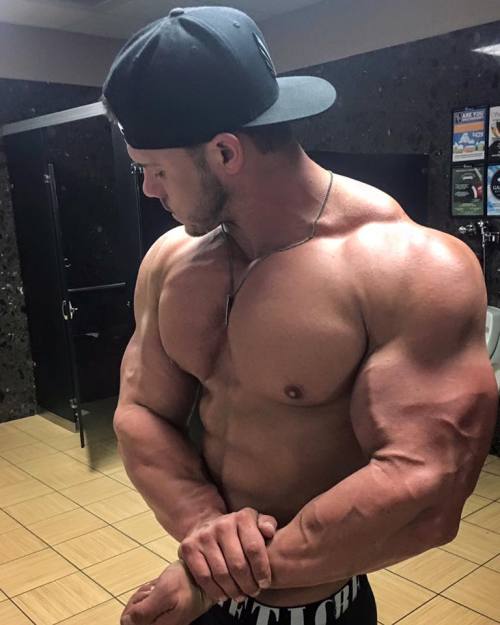 Sex cdnlifter27:  Mac Robinson   Want to be your pictures