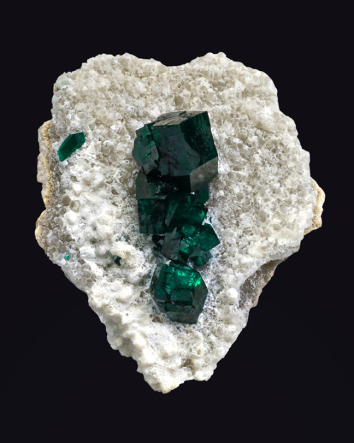 hematitehearts:  Dioptase with CalciteLocality:  Omaue Mine, Kaokoveld Plateau, Kunene Region, NamibiaSize:   7 x 5.7 cm  