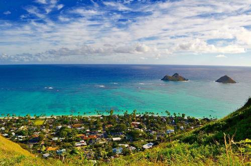 ishawaii:  The Mokes in Lanikai     #livingthedream #landscape #amazing #luckywelivehawaii #hawaiili