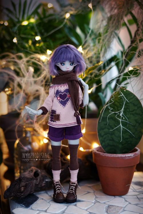  One of a kind outfit for Somni by Atelier Momoni (or similar sized dolls).Single copy. Ready to shi