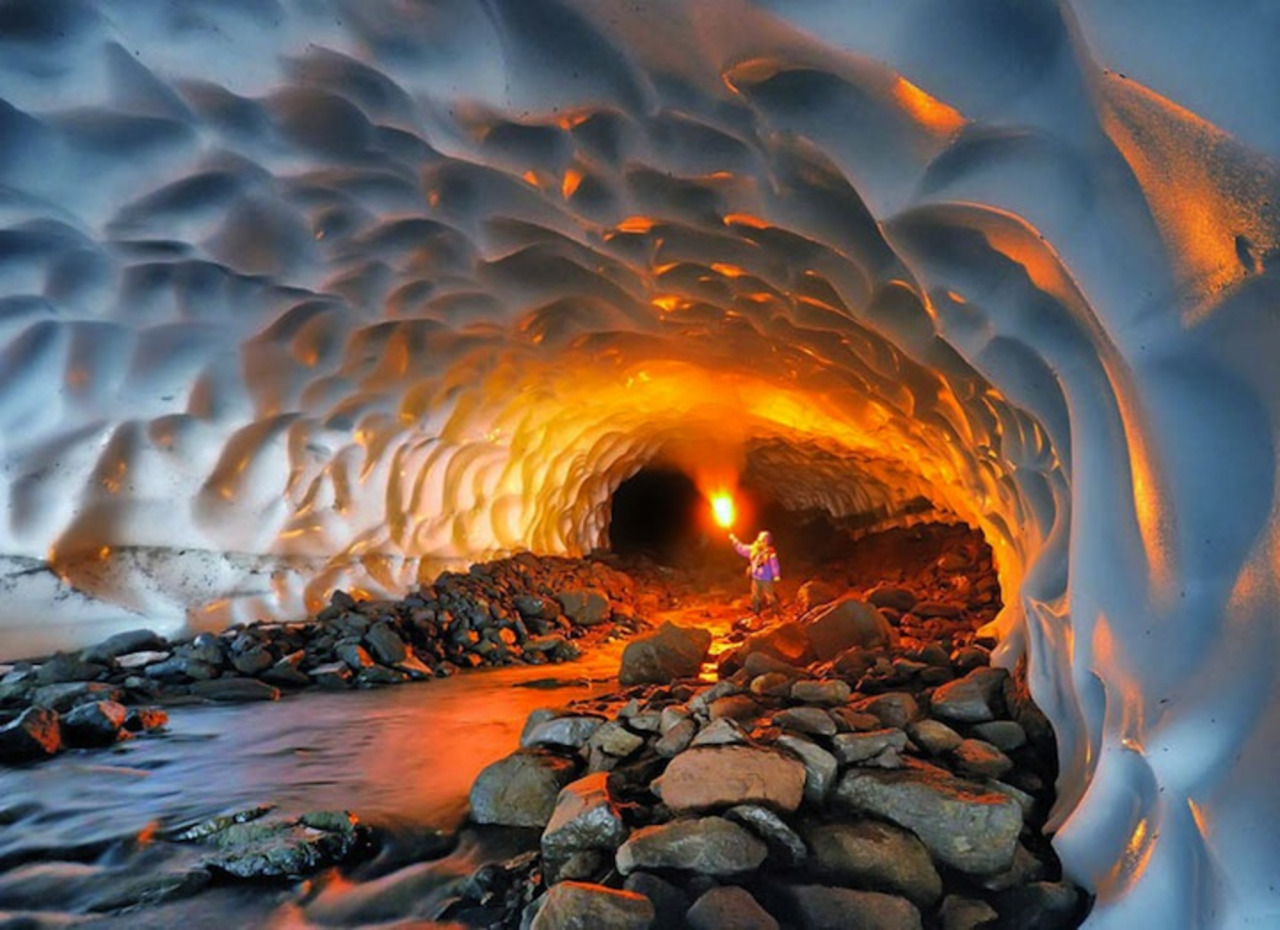 finofilipino:  Las impresionantes cuevas rusas de fuego y hielo. En el lejano este