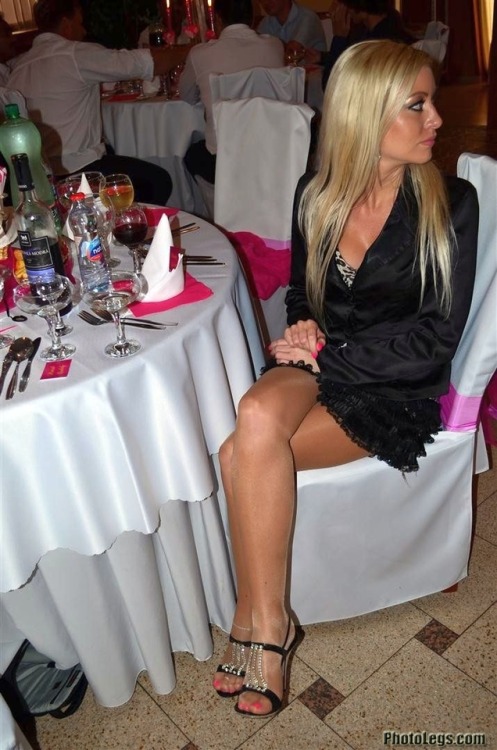 mycheatingwife-mycuckolding: I’d love that to be my wife, checking out the black server at a w