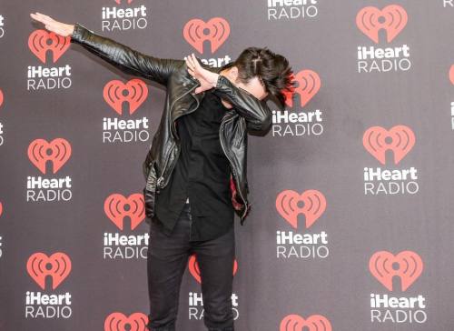 holographicstyles:Does Brendon even realize how good he is at dabbing 