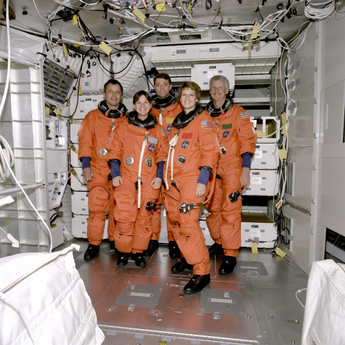 spacewatching:STS-93 crew emergency egress training in the Crew Compartment Trainer (CCT). The five 