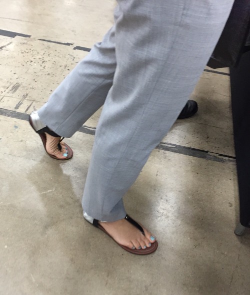 candidtoeshots: Hot milf with shiny blue toes.