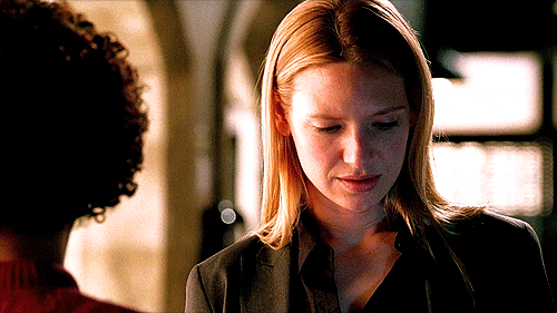walkingonfire:  I’m not judging you. Olivia Dunham » 1x12 || The No-Brainer 