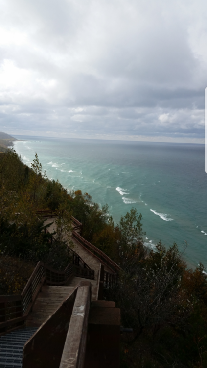 03diesel:Some pictures l took from a turnout along M-22 overlooking Lake Michigan. A fine view it was.