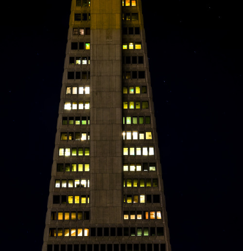 mbphotograph:TransAmerica building in San Francisco, California. Faint stars make an appearance in t