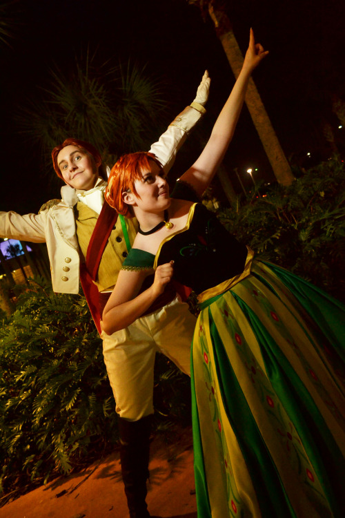 heavensong: We’ve got our Frozen photos from Megacon! These costumes were so hard to make, but so r