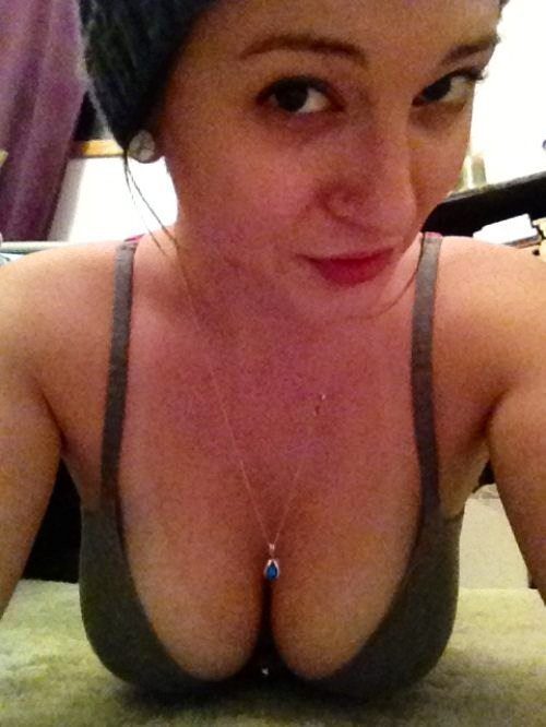 Retweet if you want to kiss her? xxx —> freeporncamz.com