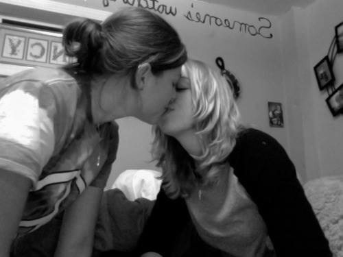 lipstick-lesbian:  ♀♡♀