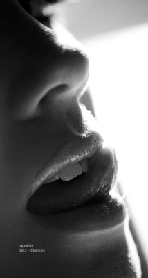 blanzex:  Cuando me quedo en tus labios 