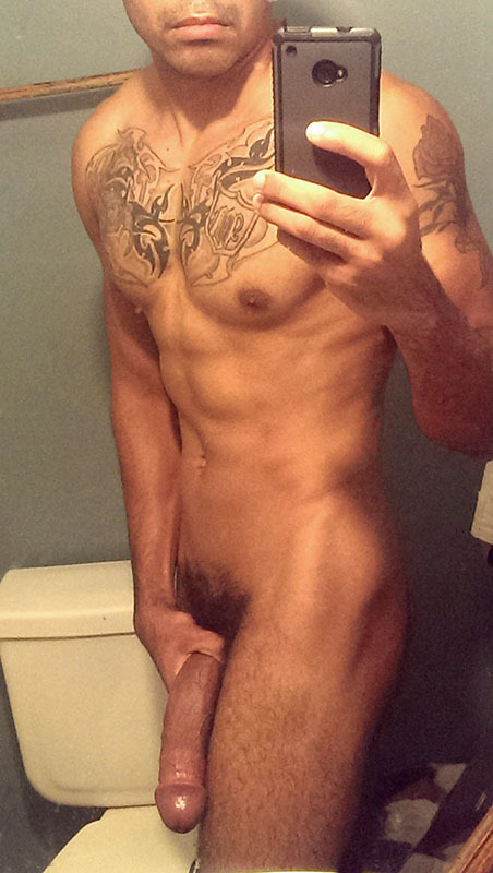 dominicanblackboy:  This sexy tatted Rican got a big fat juicy dick!😍