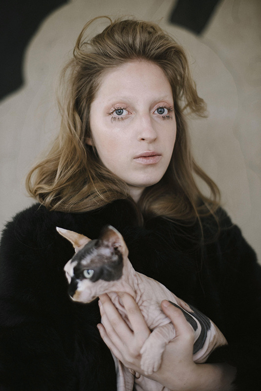 anouk lamm anouk with her cat kalini, vienna dec ‘16
h&m by patricia lehner