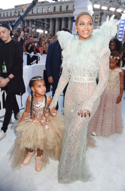 Celebritiesofcolor:  Beyonce And Blue Ivy Attend The 2016 Mtv Video Music Awards