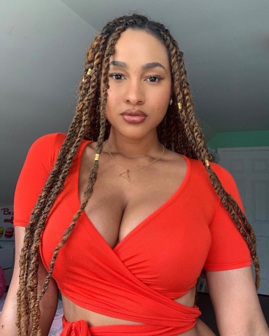 thefinestbeauties:  postbadchicks: Pamela F